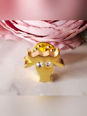 Vintage 80s 🐃✨️Golden Bull Pin